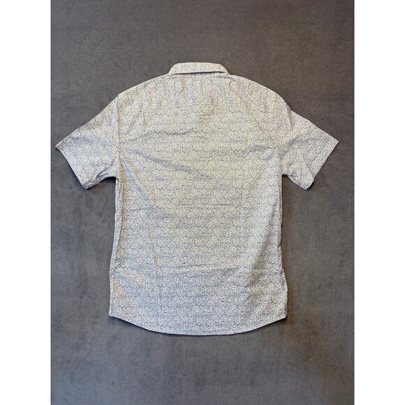 (New) Faherty Button Up Short Sleeve Shirt Blue/White Pattern - Men’s Size M - Picture 6 of 8